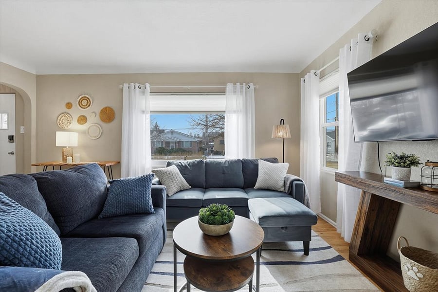 A Comfortable, clean and sunny home, ideal for insurance housing and extended stays.