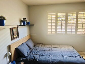 Bedroom with Queen Bed and En Suite Bathtub/Shower