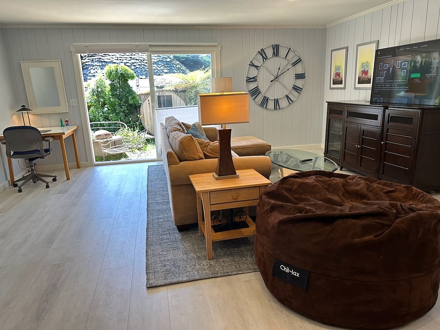 Cozy area for sitting and watching TV