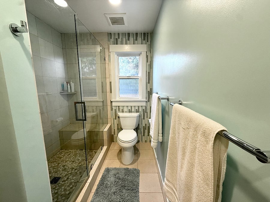 upstairs hall bath
