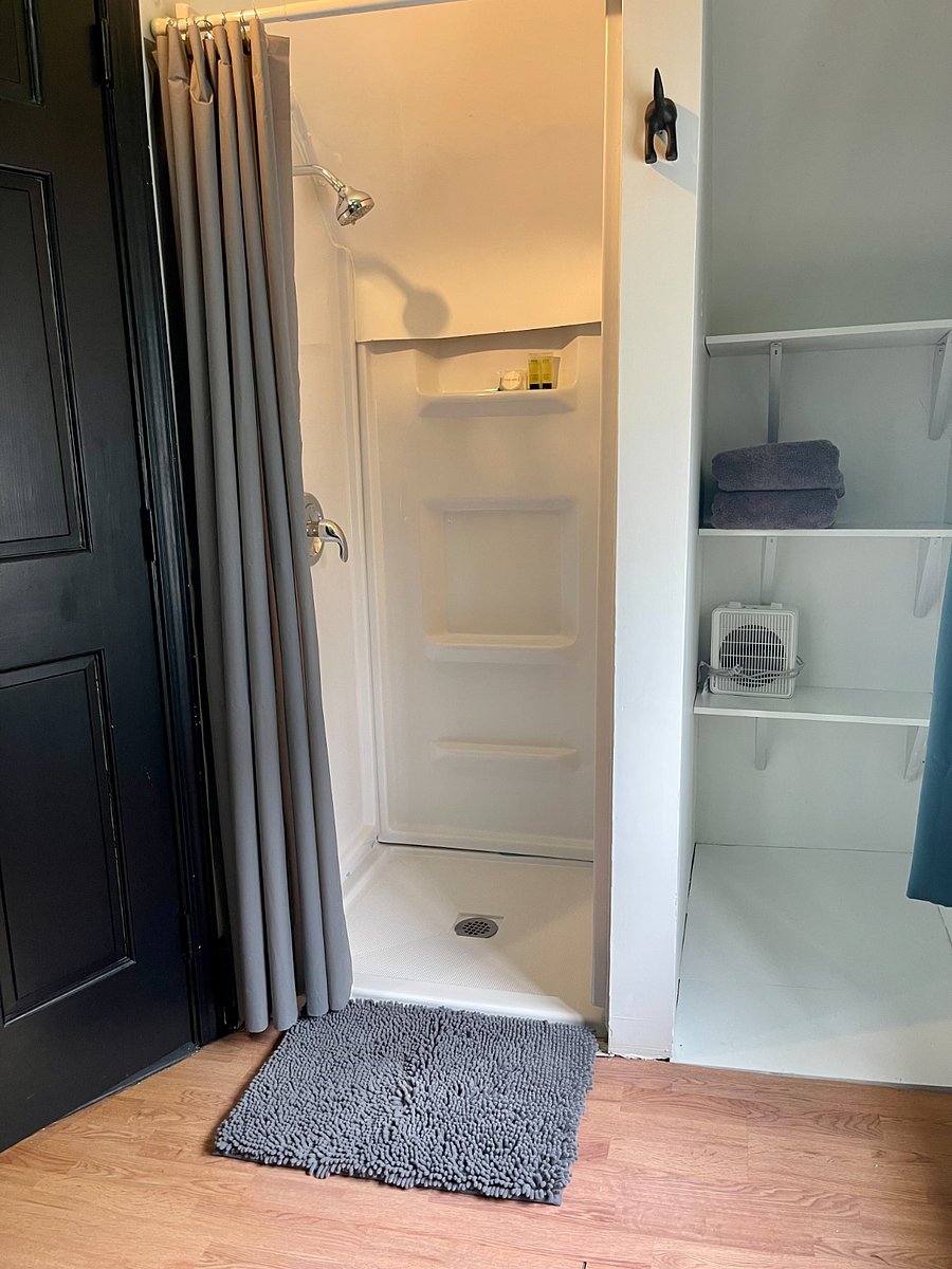 Bedroom 1 / The in-law suite located on the 3rd floor of the home. Queen- size bed, sofa, full kitchen, TV, mini-fridge, microwave, attached bathroom