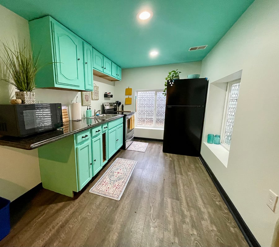 Full kitchen
