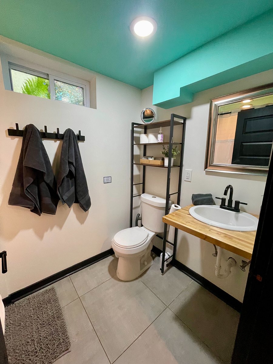 2nd bathroom