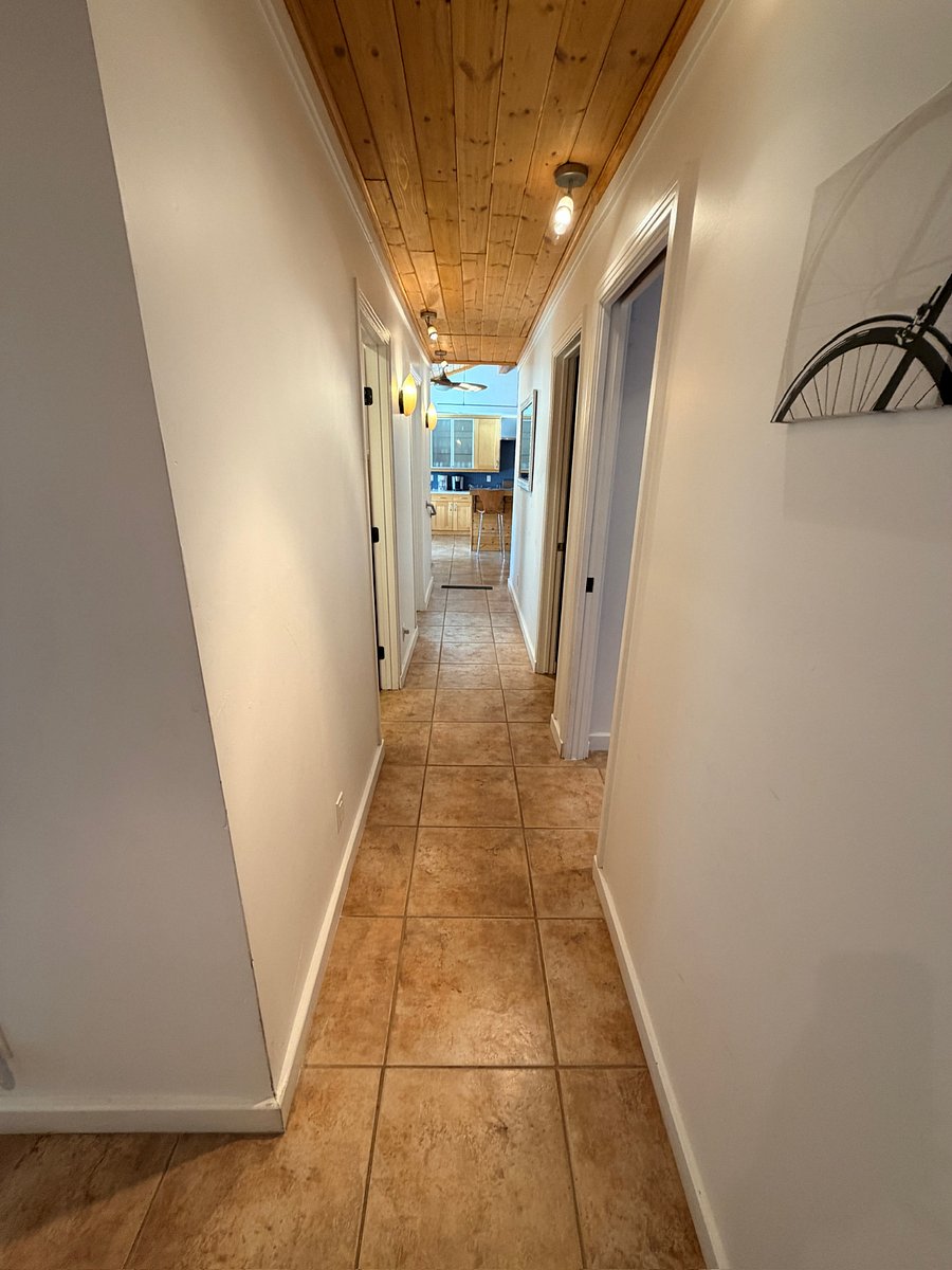 Hallway to bedrooms.