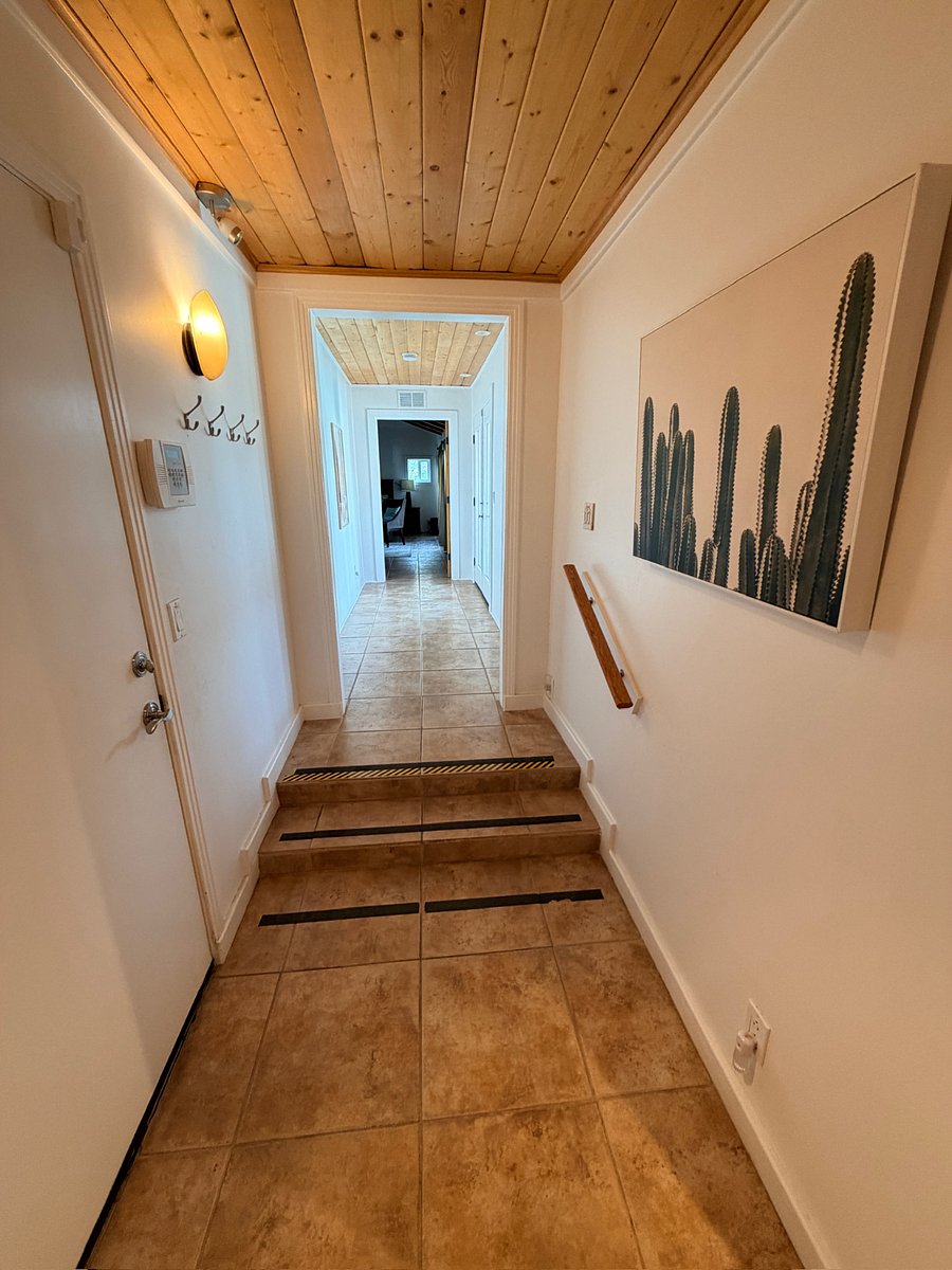 Hallway to bedrooms.