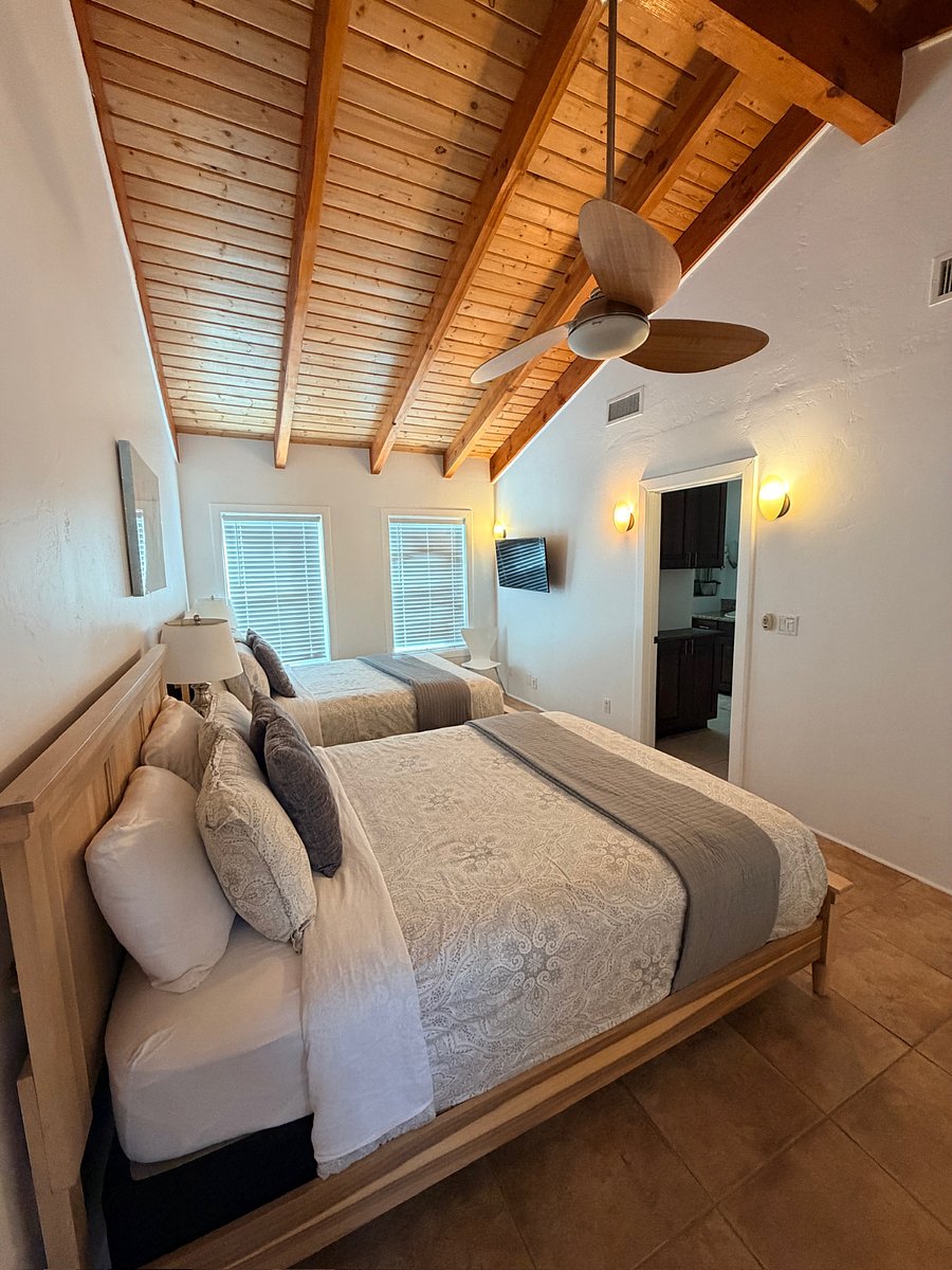 Two queen beds and a private en-suite bathroomcomfortable and convenient for guests of all ages.