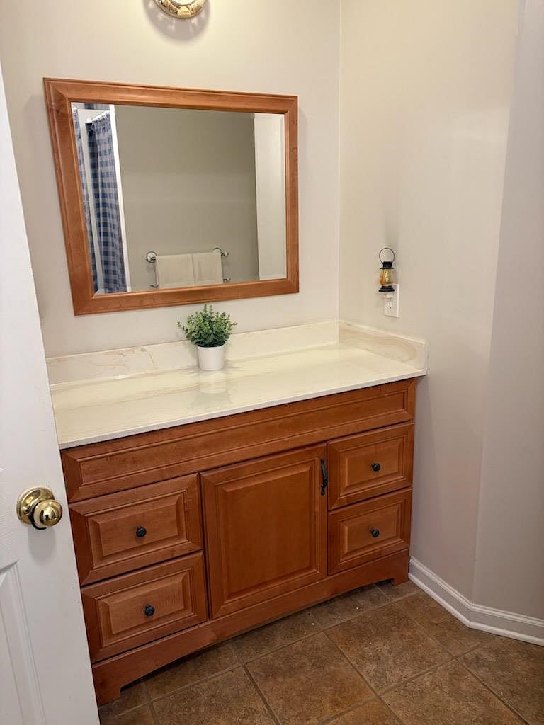 Full bath's counter space and cabinets