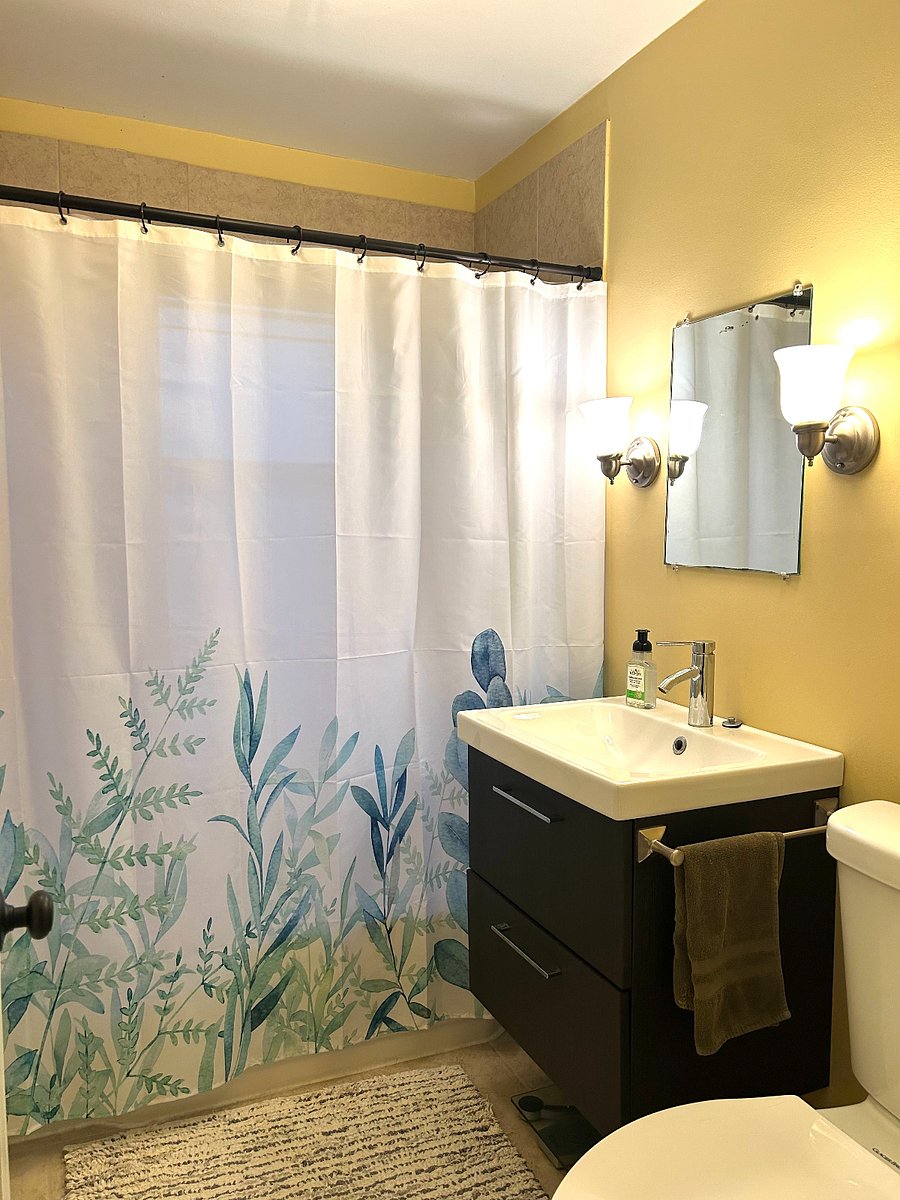 Upstairs bathroom: has shower/tub.