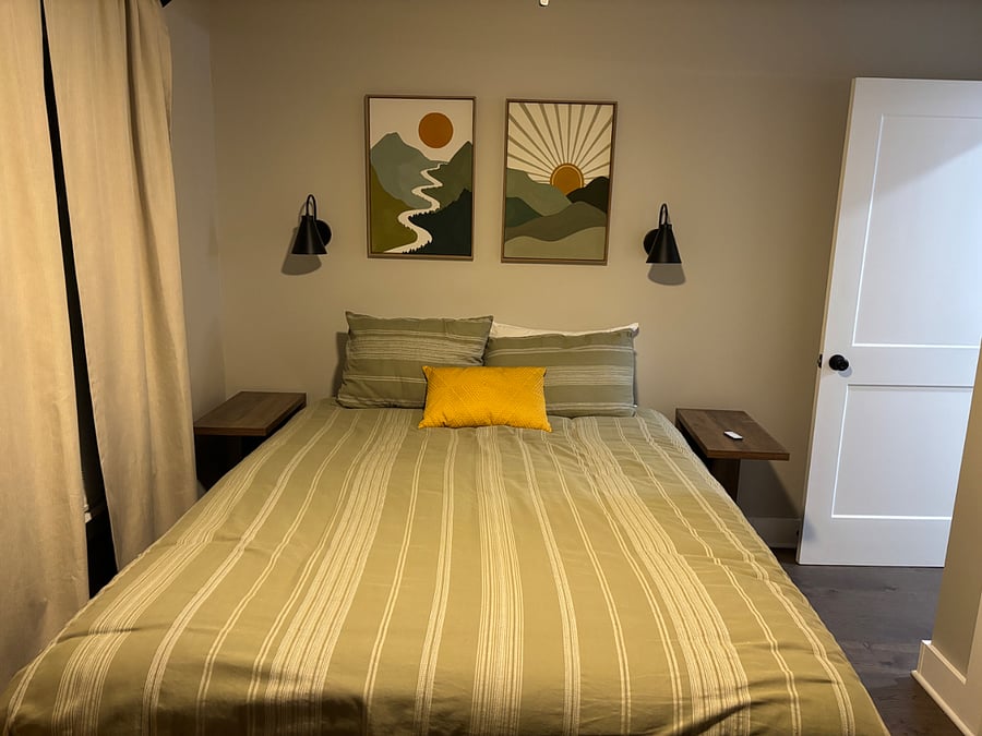 Queen size bed.