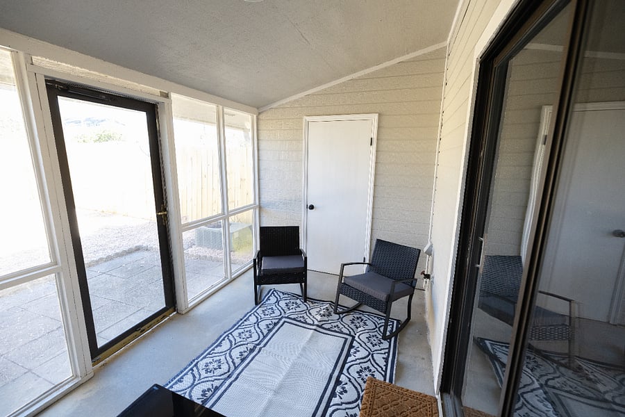 Screened-in Porch