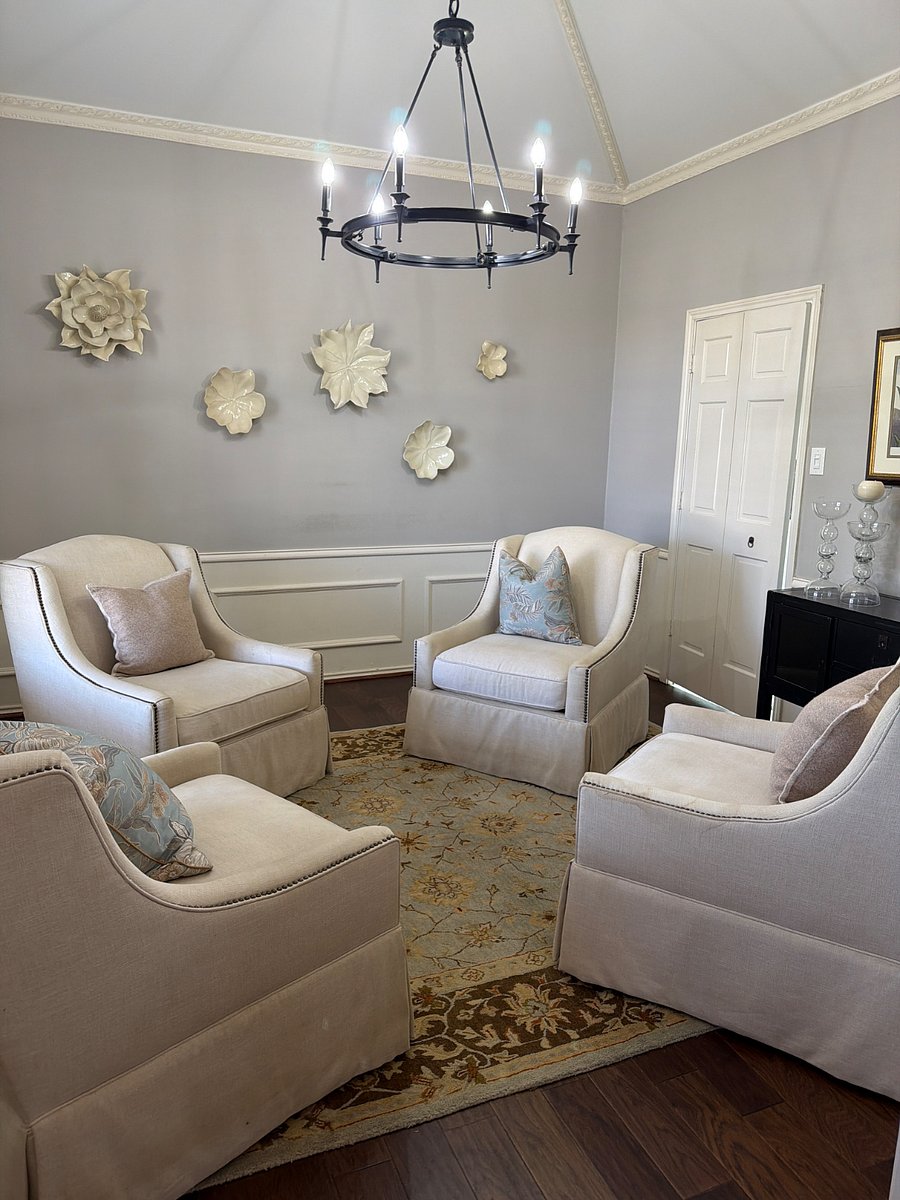 Sitting area in the front of the house