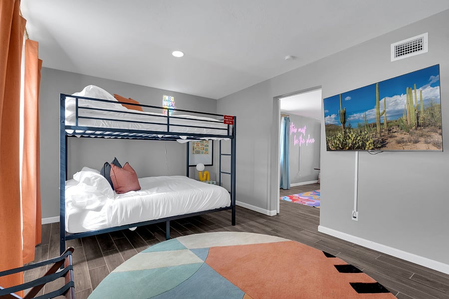 Perfect for kids or friends, this cozy bunk room features comfortable beds, a smart TV, and playful touches. A great spot to relax, watch a movie, or wind down after a day of adventure.