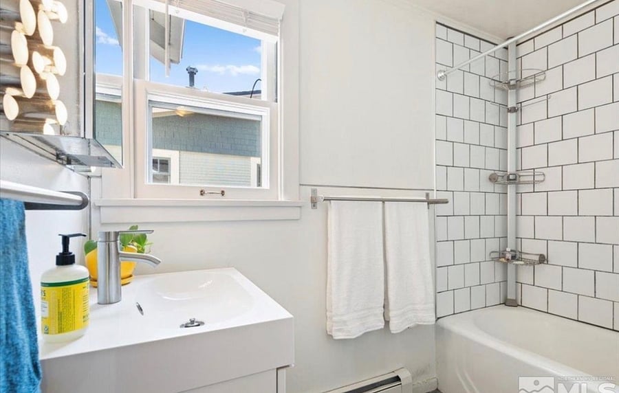 Bright bathroom with vanity mirror/medicine cabinet, tub/shower combo.