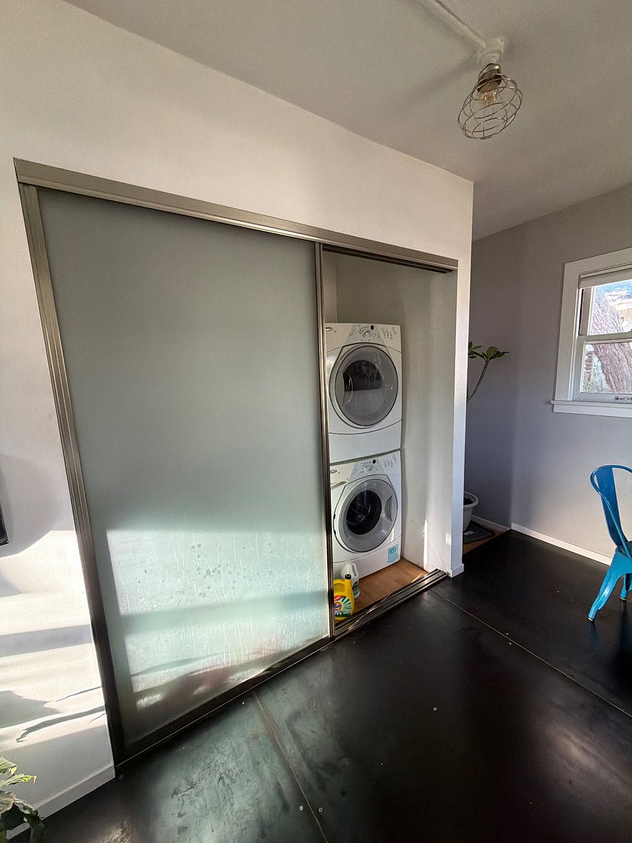 Washer/dryer/utility closet, additional backyard access