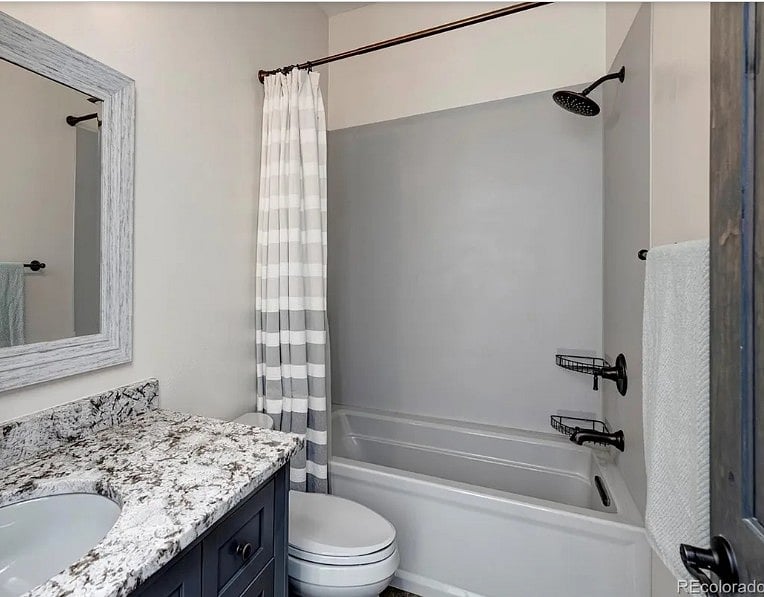 The second bathroom has a tub for relaxing. 