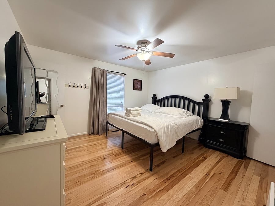 Bedroom3-split king bed