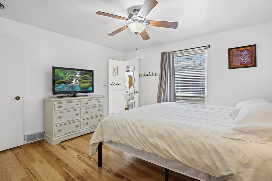 Bedroom3-split king bed