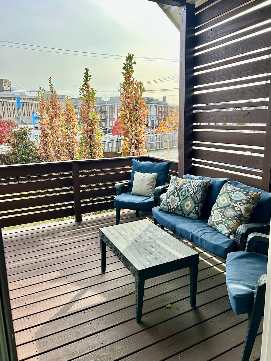 Rear patio deck