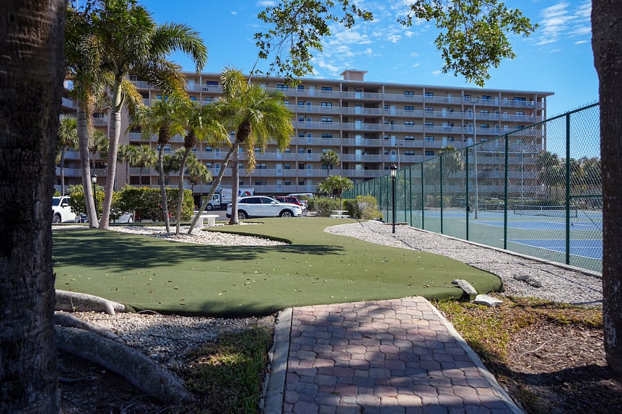The condo property features tennis & pickleball courts and a putting green! Supplies available in condo!