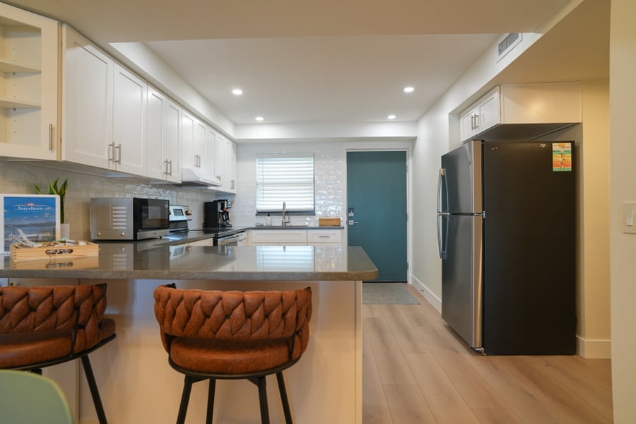 Fully stocked kitchen!