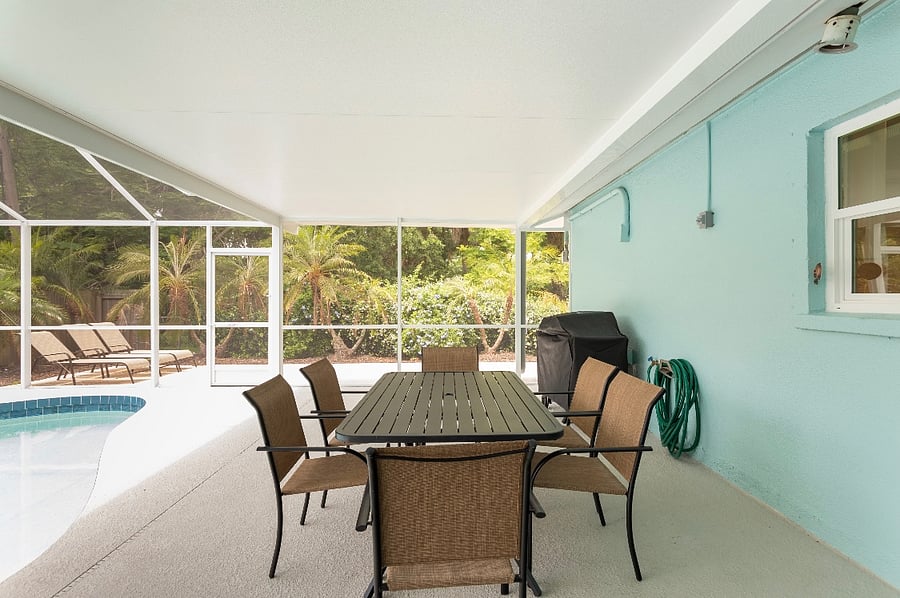 Outdoor dining with grill