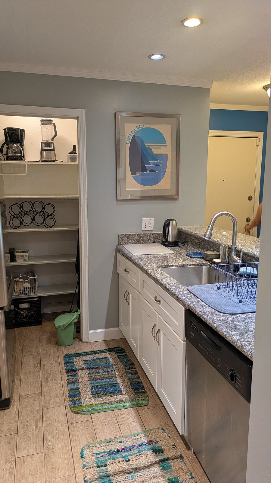 Kitchen facing the pantry