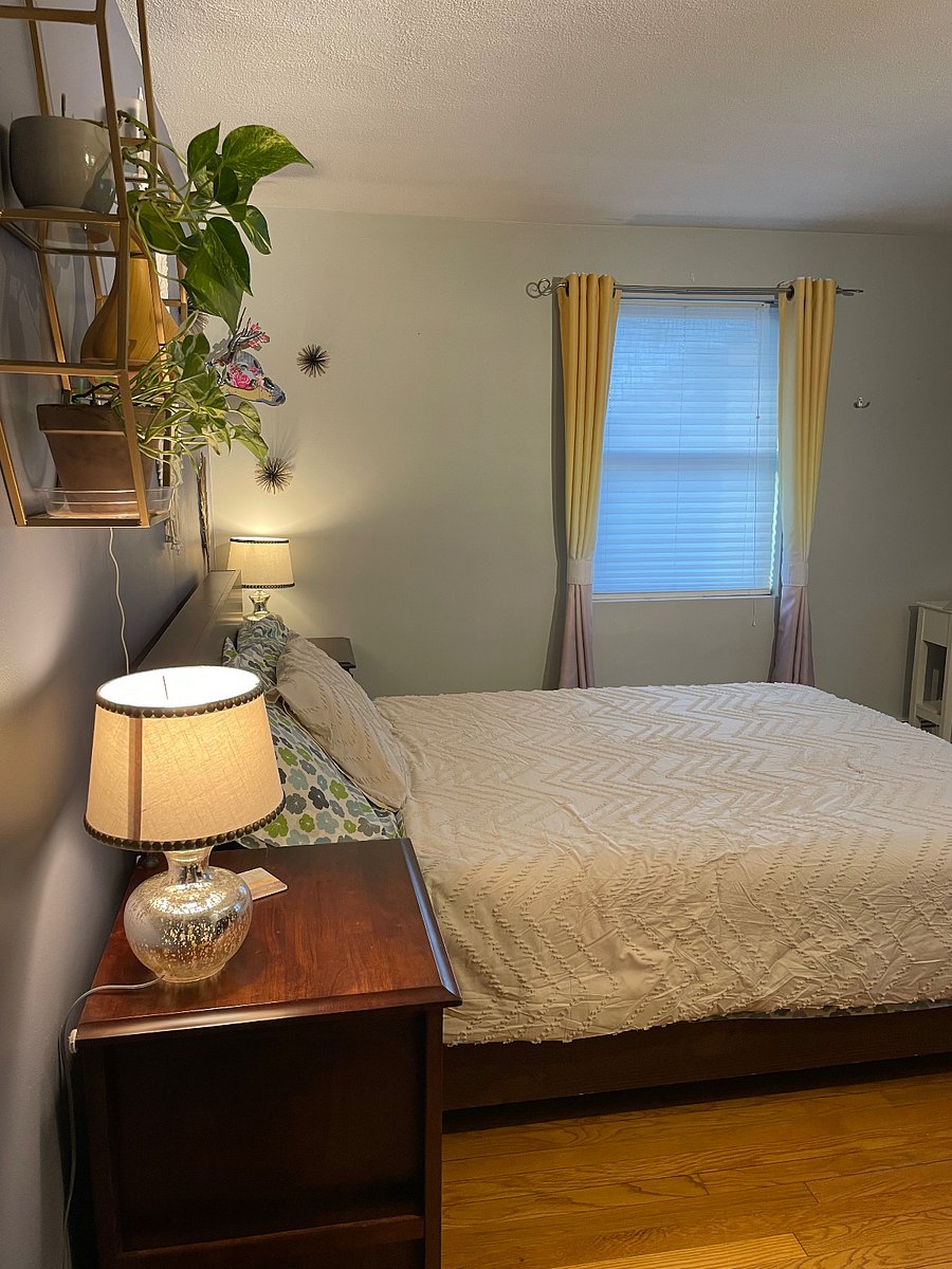 Bedroom 1 with queen size bed