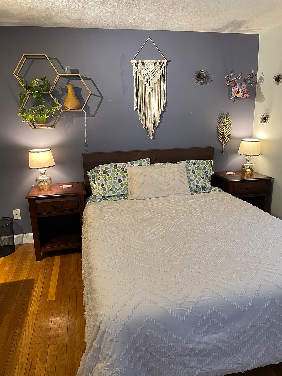 Bedroom 1 with queen size bed