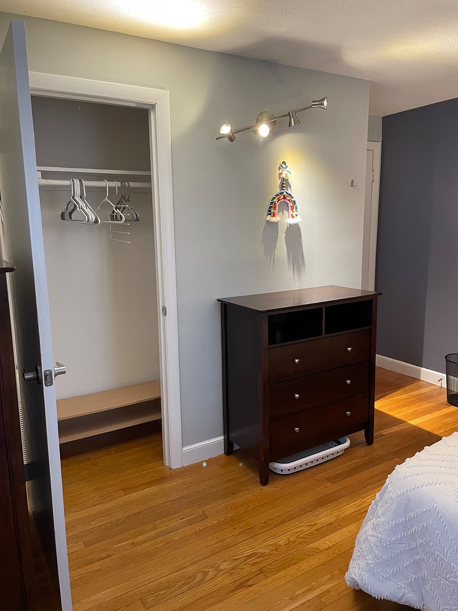 Bedroom 1 with queen size bed