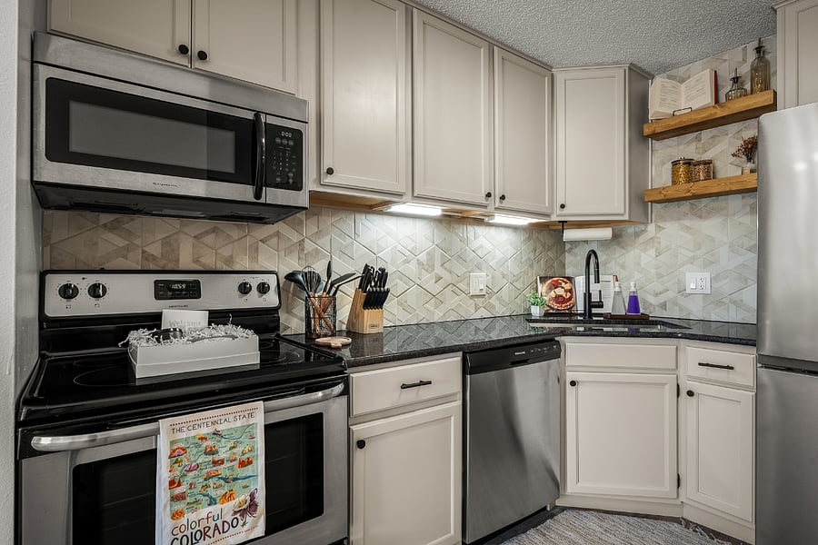 FULL Kitchen with new appliances