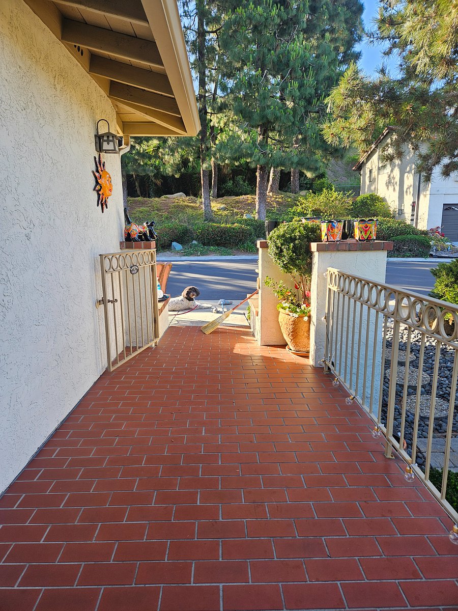 Street parking above separate stairwell.