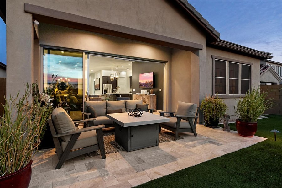 Fire pit and small grill.