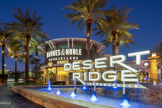 Three minute drive to Desert Ridge shopping and restaurants