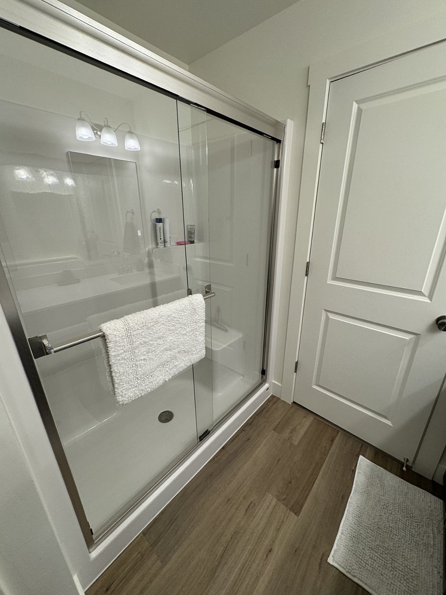 Main bathroom with walk in shower