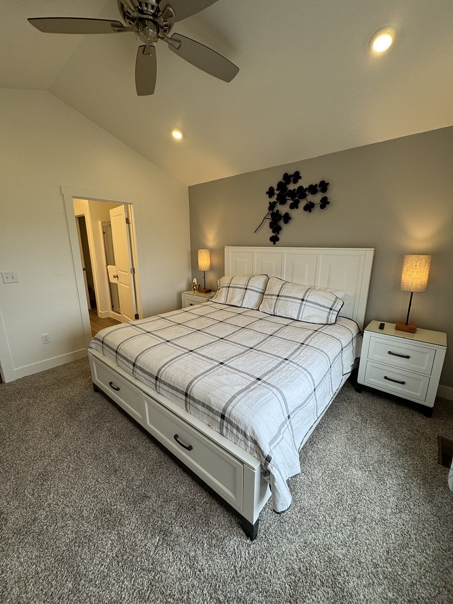 Main bedroom - king bed