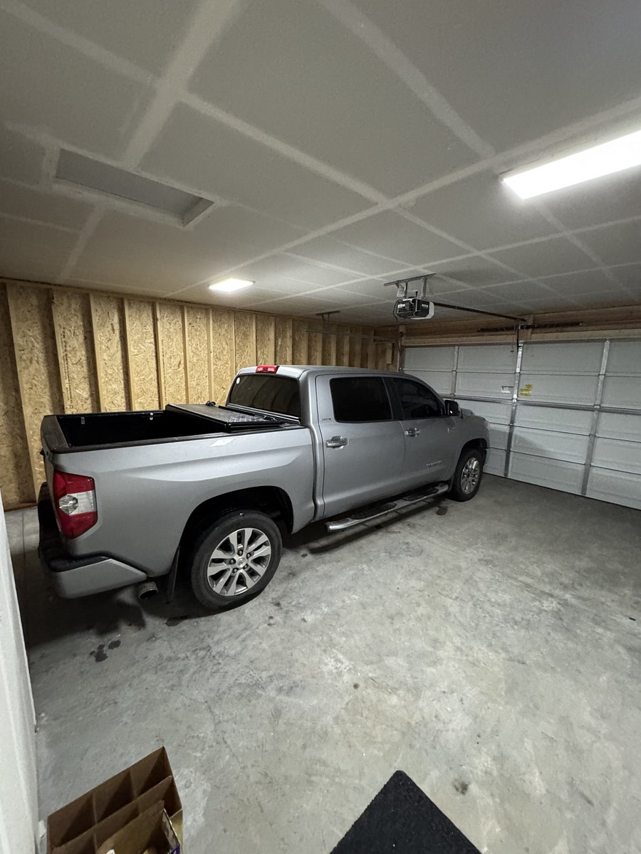 Oversized 2 car garage