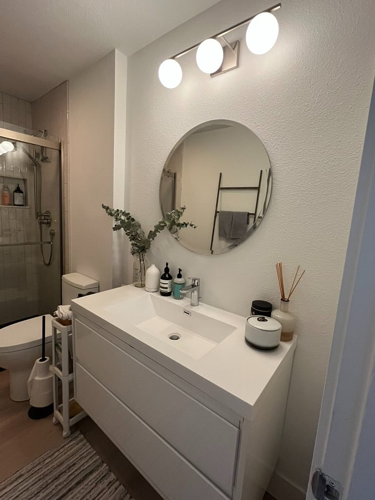 2nd Bath (Main floor)