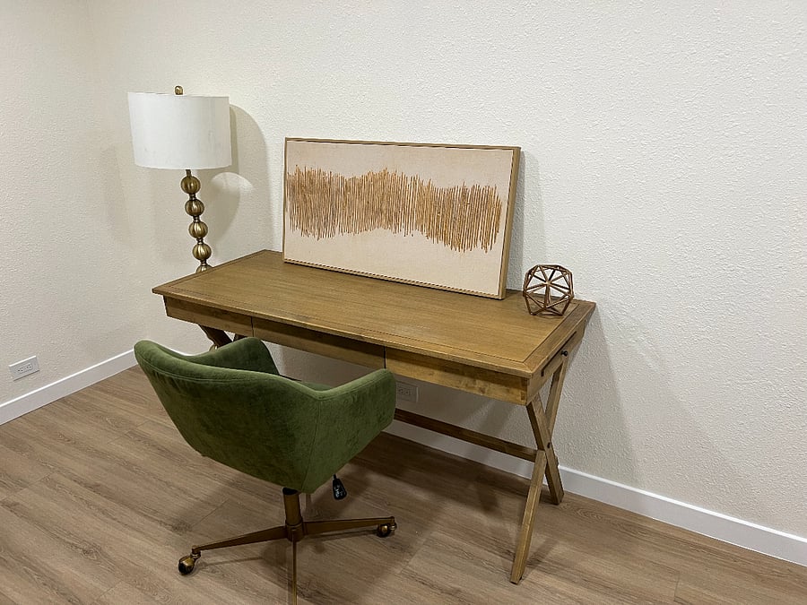 Desk perfect for working