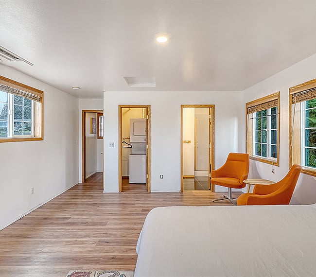 Large Bedroom, with Sitting area, Laundry and Bathroom