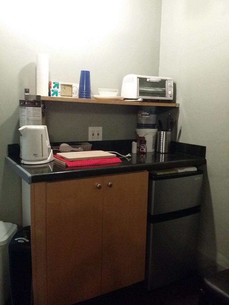 Kitchenette with toaster oven, electric grill and electric kettle
