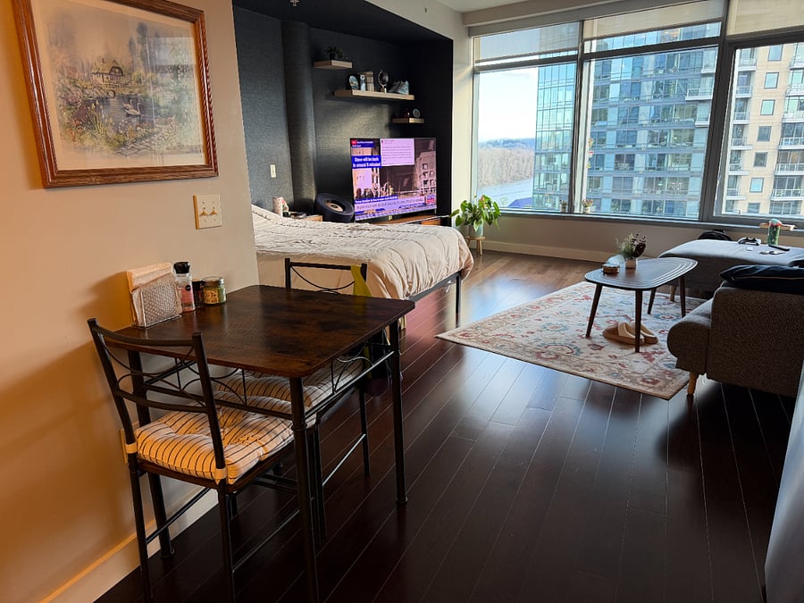 Kitchen table area