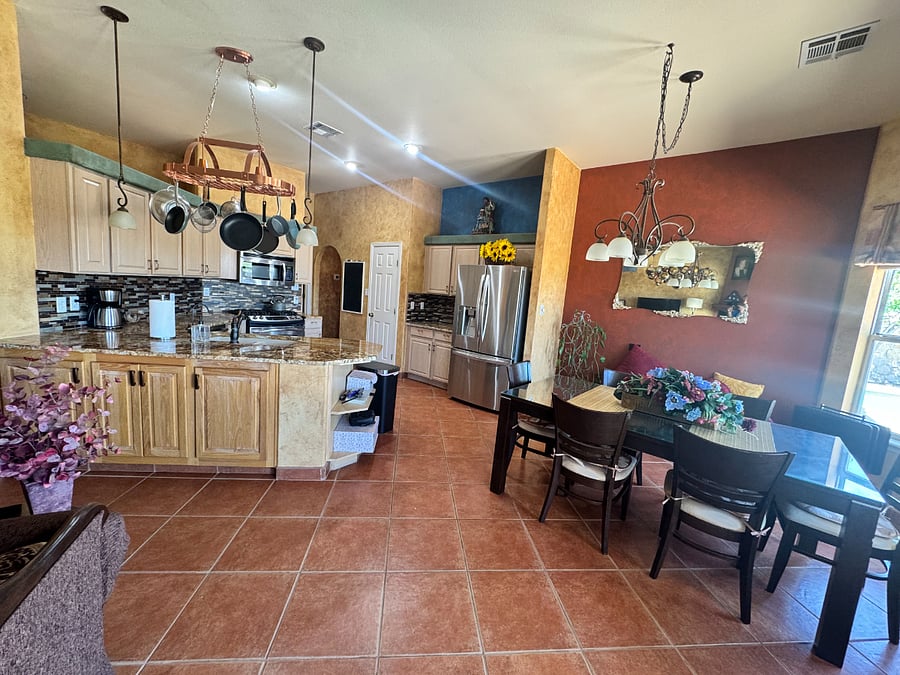 Kitchen/Dining Area