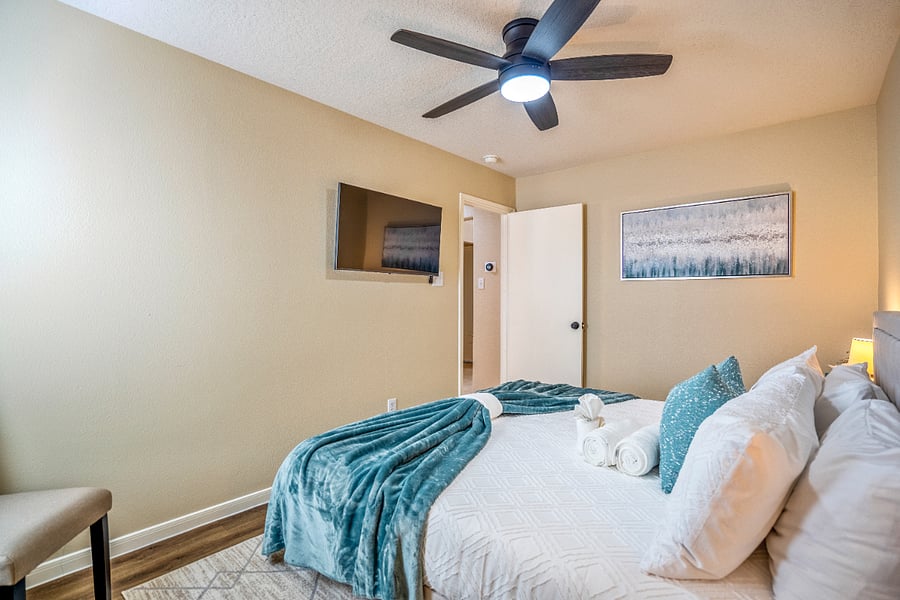 Bedroom 2 with Samsung smartTV