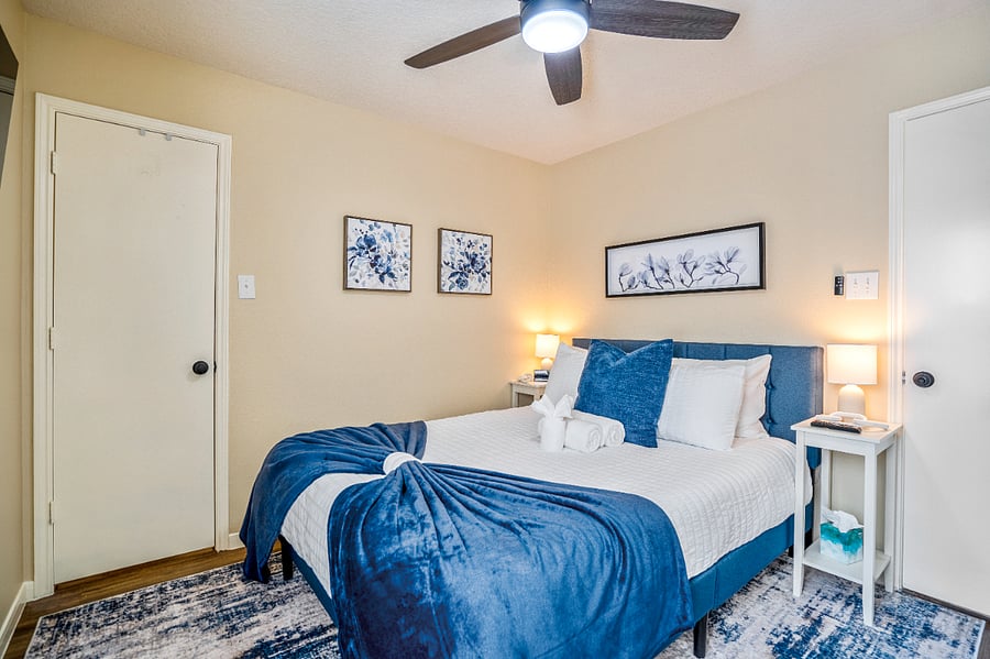 Bedroom 3 with queen bed