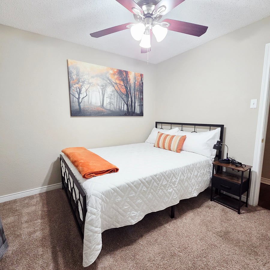 Bedroom 1
Blackout Curtains
Dresser
Queen Bed
Smart TV
