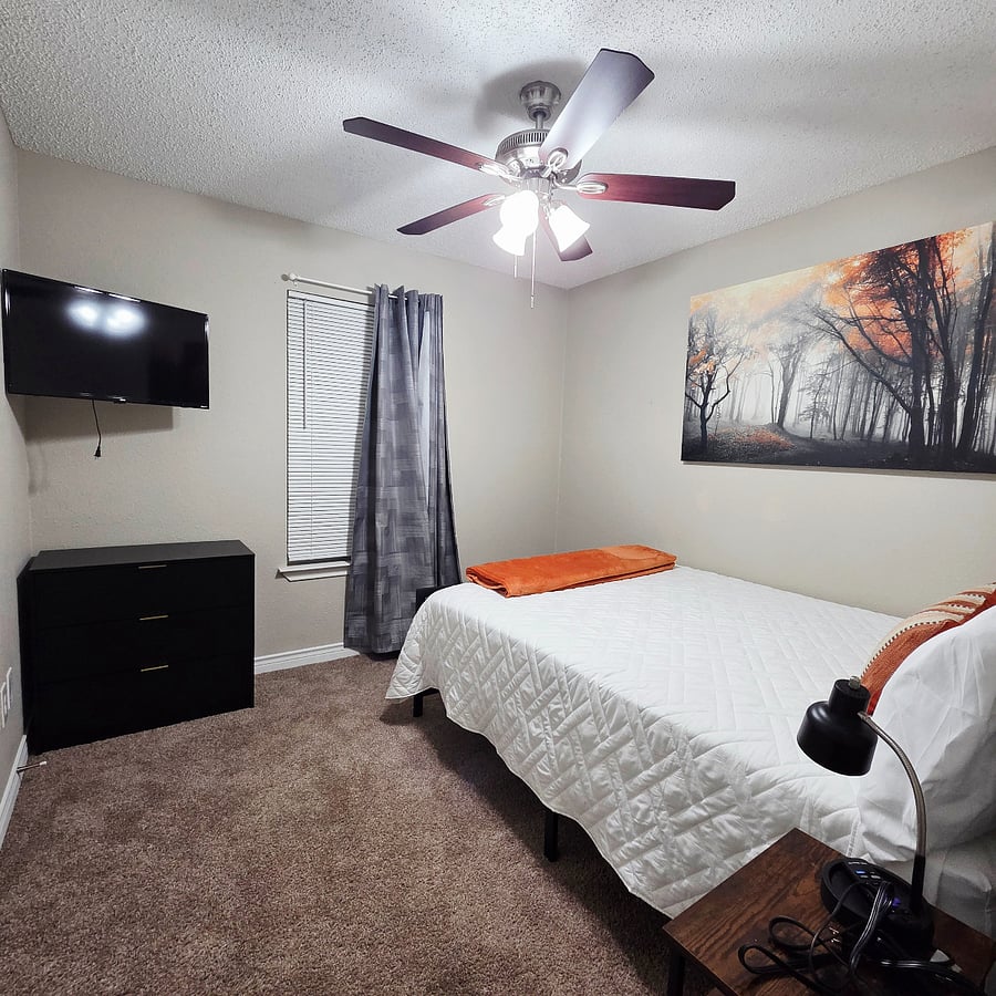 Bedroom 1
Blackout Curtains
Dresser
Queen Bed
Smart TV