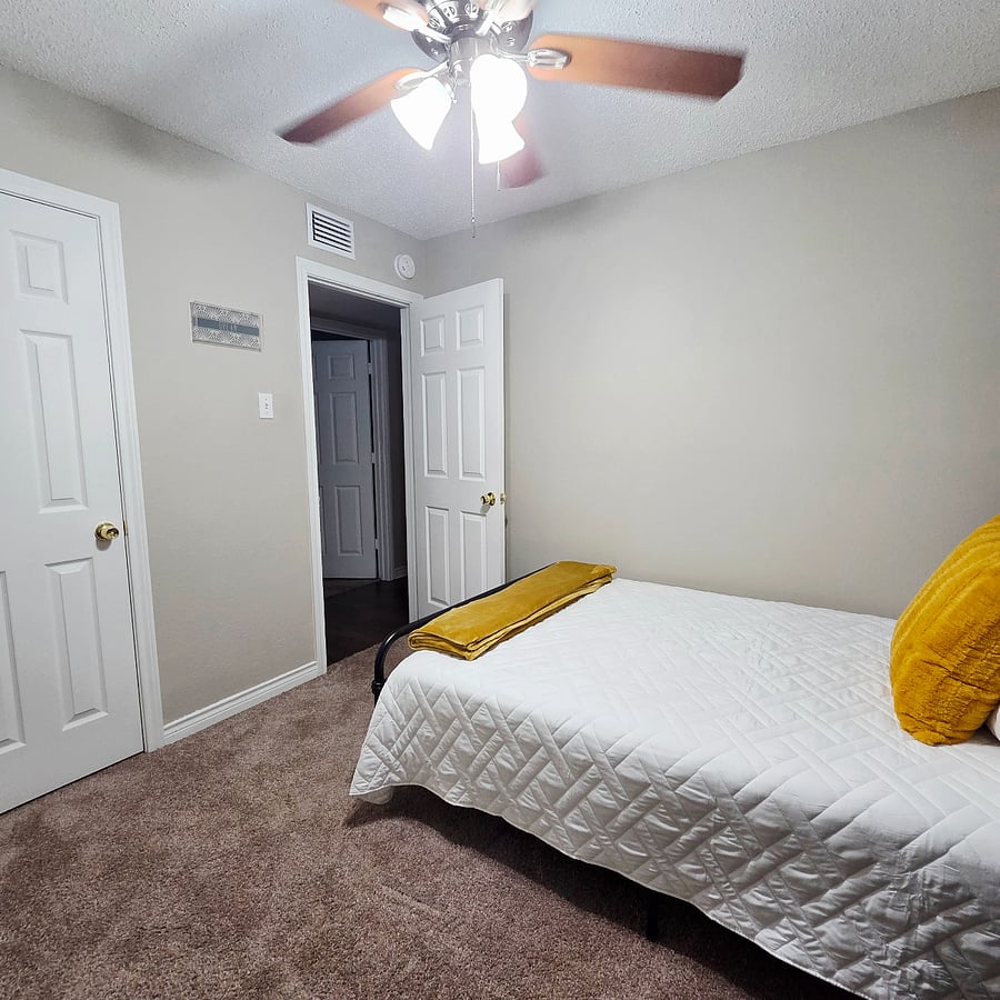 Bedroom 2
Blackout Curtains
Desk
Full Bed
Smart TV