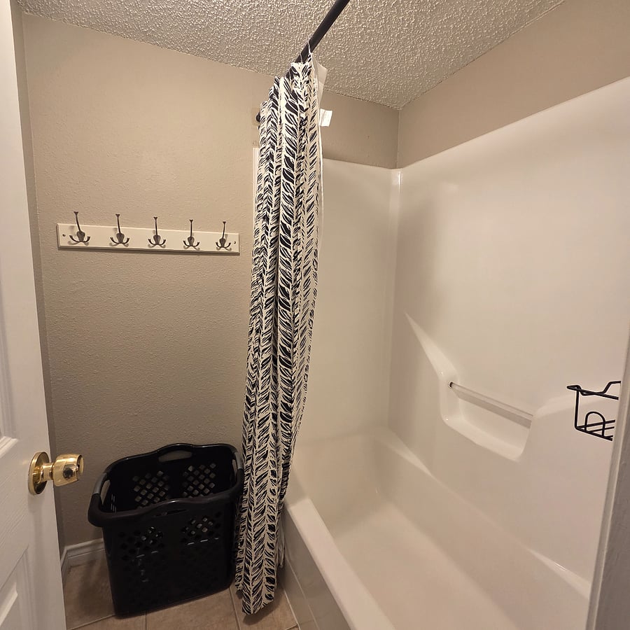 Hallway Bathroom
Separate area to shower
Shower & Full Bathtub