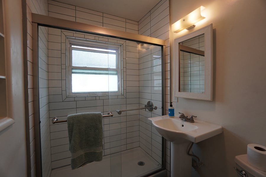 Bathroom 1.