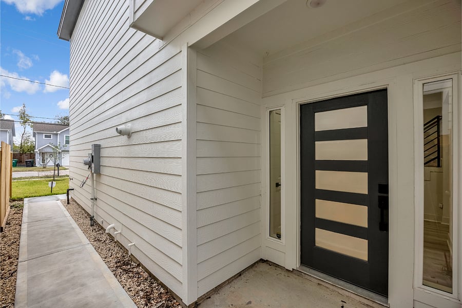 Private entry with smart lock keypad